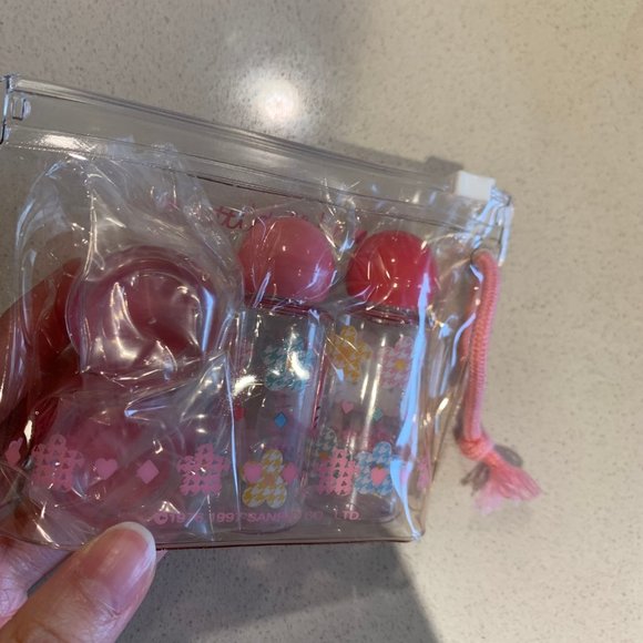 HELLO KITTY TRAVEL TOOTHBRUSH + LOTION BOTTLES - Picture 4 of 9